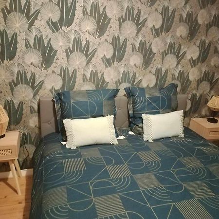Chambre D'Hote Familiale De La Maison Bleue Lanvallay エクステリア 写真