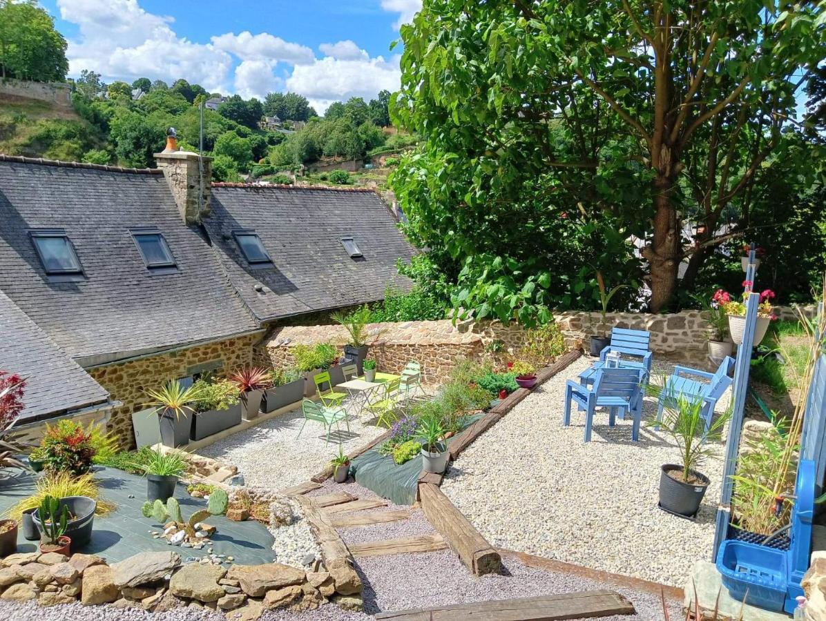 Chambre D'Hote Familiale De La Maison Bleue Lanvallay エクステリア 写真