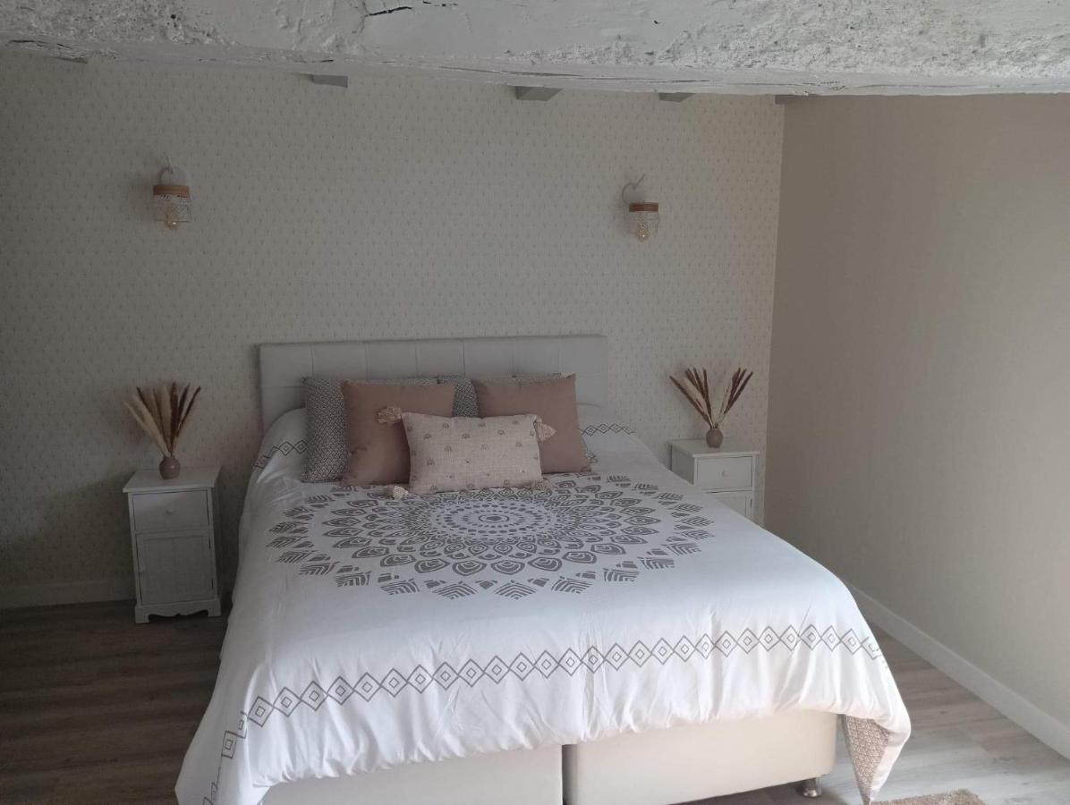 Chambre D'Hote Familiale De La Maison Bleue Lanvallay エクステリア 写真