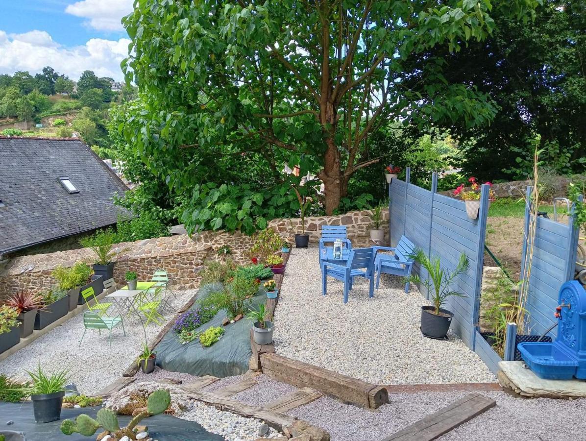 Chambre D'Hote Familiale De La Maison Bleue Lanvallay エクステリア 写真