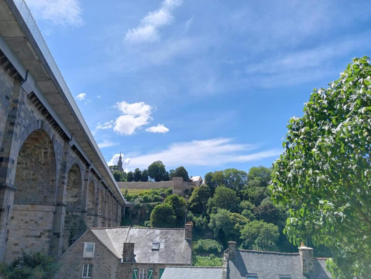 Chambre D'Hote Familiale De La Maison Bleue Lanvallay エクステリア 写真