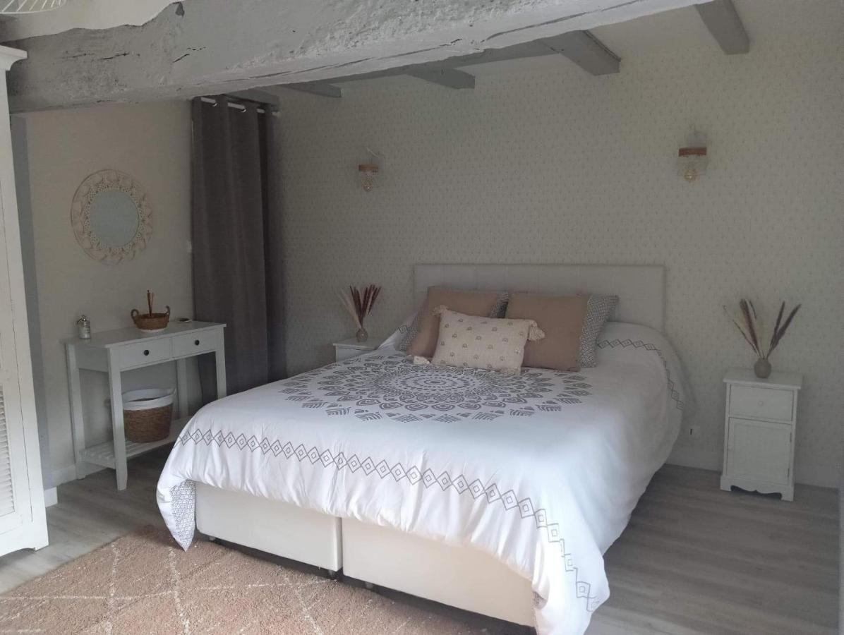 Chambre D'Hote Familiale De La Maison Bleue Lanvallay エクステリア 写真