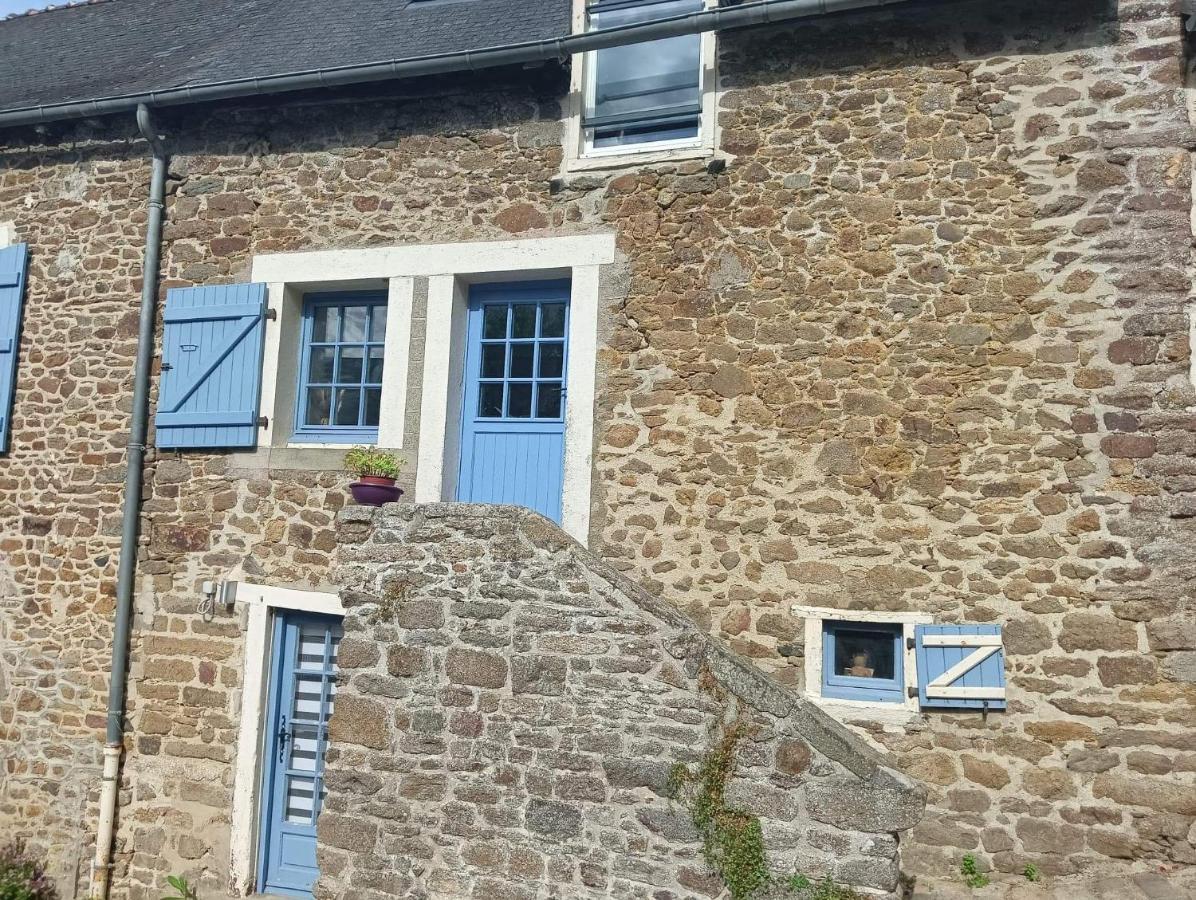 Chambre D'Hote Familiale De La Maison Bleue Lanvallay エクステリア 写真