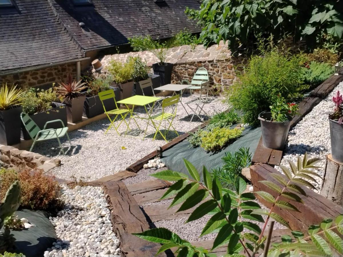 Chambre D'Hote Familiale De La Maison Bleue Lanvallay エクステリア 写真