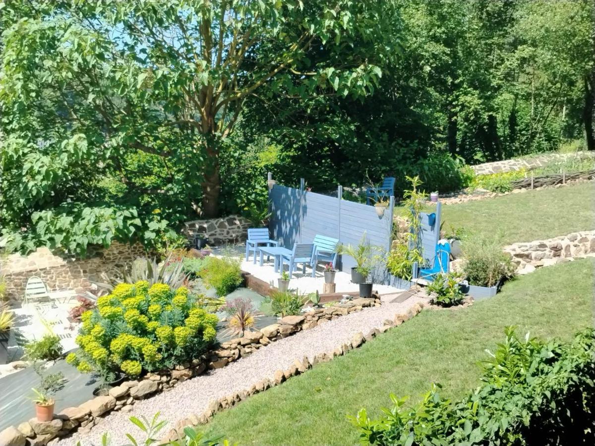 Chambre D'Hote Familiale De La Maison Bleue Lanvallay エクステリア 写真