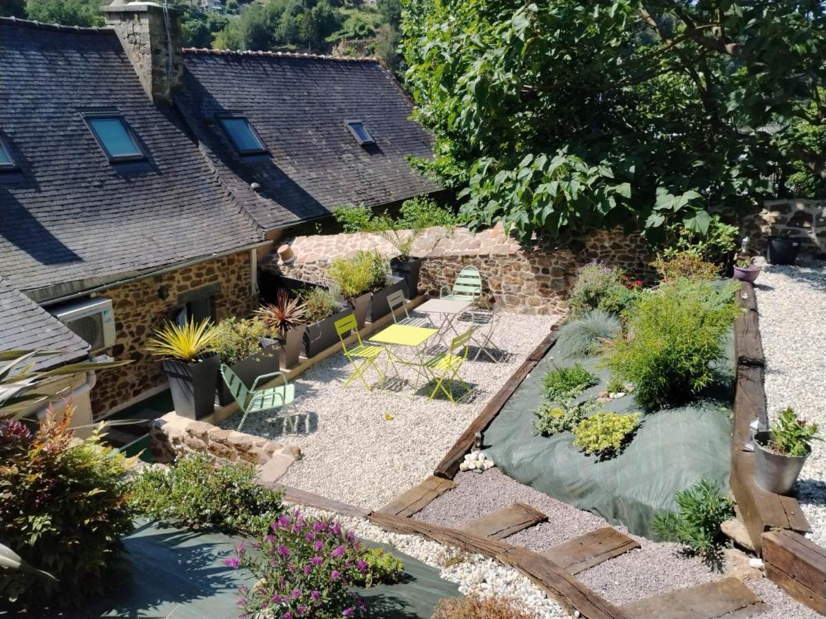 Chambre D'Hote Familiale De La Maison Bleue Lanvallay エクステリア 写真