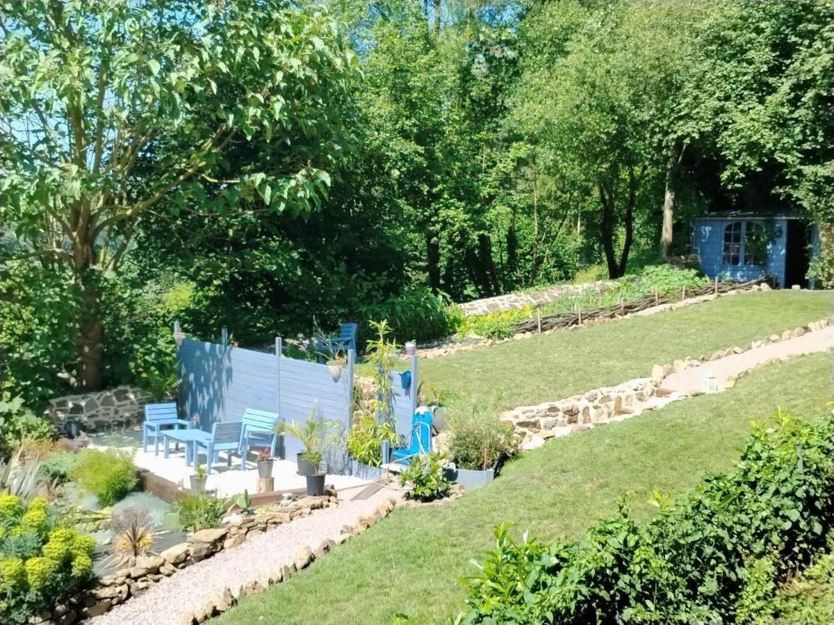 Chambre D'Hote Familiale De La Maison Bleue Lanvallay エクステリア 写真