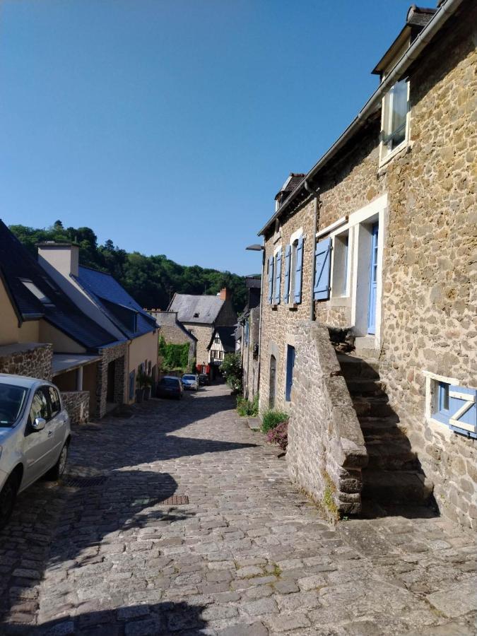 Chambre D'Hote Familiale De La Maison Bleue Lanvallay エクステリア 写真