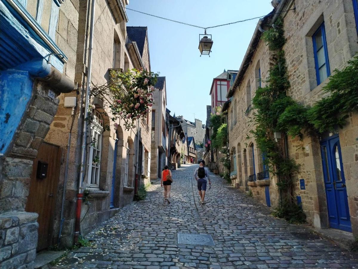 Chambre D'Hote Familiale De La Maison Bleue Lanvallay エクステリア 写真