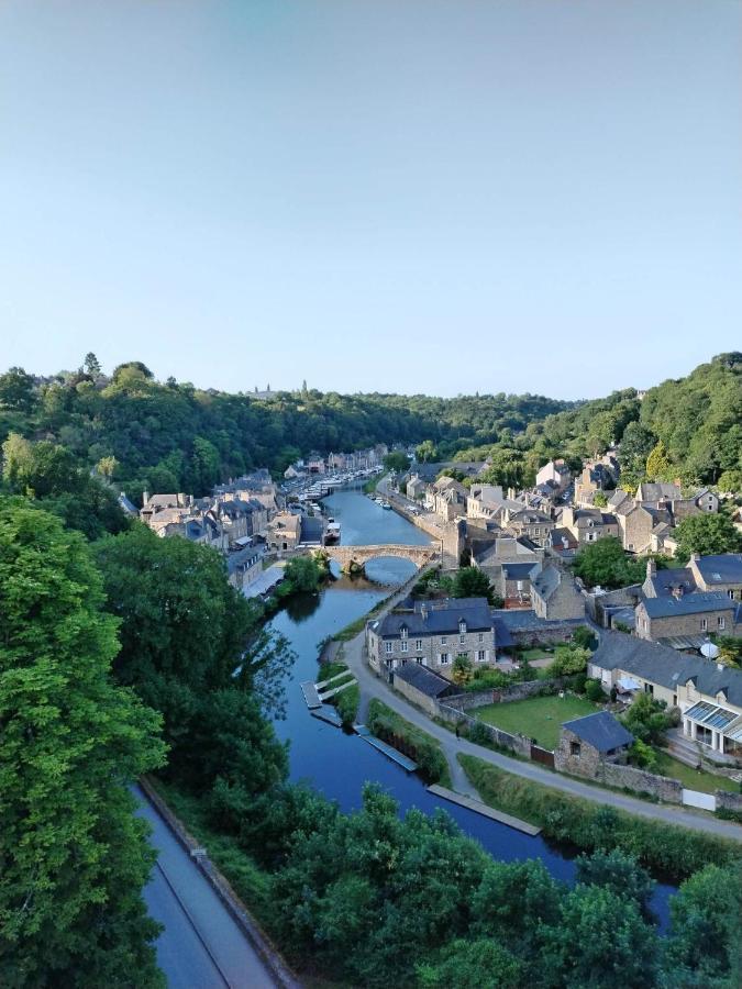 Chambre D'Hote Familiale De La Maison Bleue Lanvallay エクステリア 写真