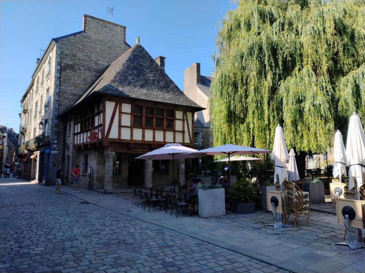 Chambre D'Hote Familiale De La Maison Bleue Lanvallay エクステリア 写真