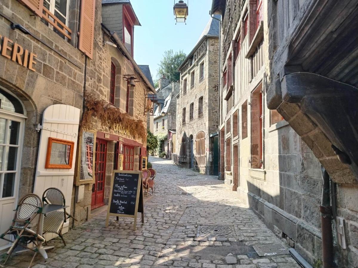 Chambre D'Hote Familiale De La Maison Bleue Lanvallay エクステリア 写真
