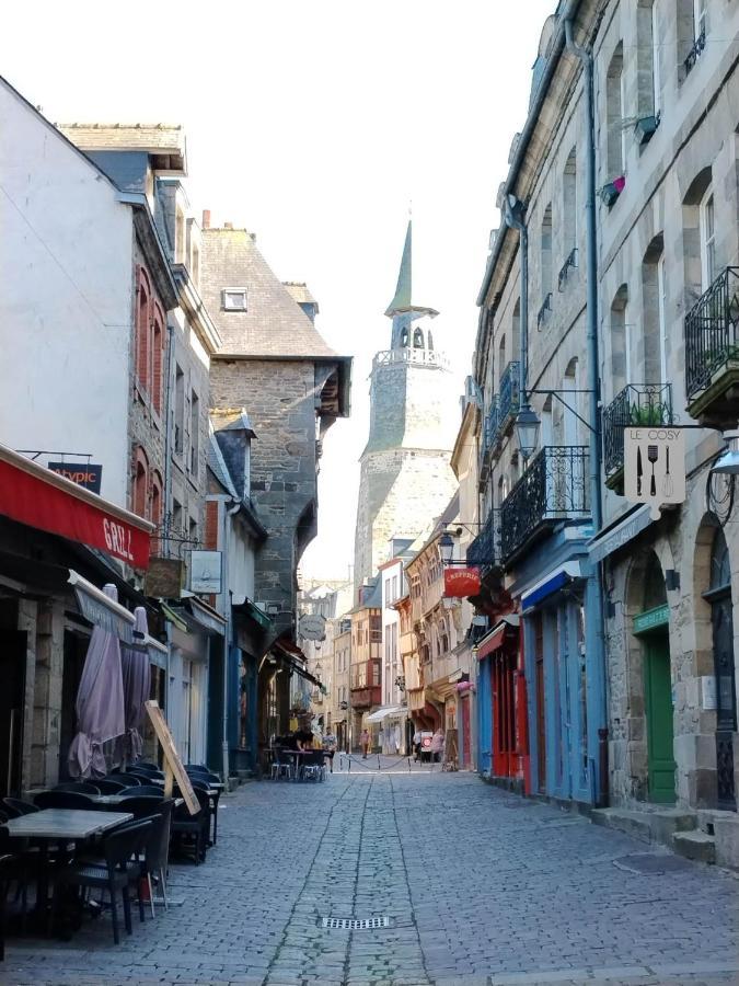 Chambre D'Hote Familiale De La Maison Bleue Lanvallay エクステリア 写真