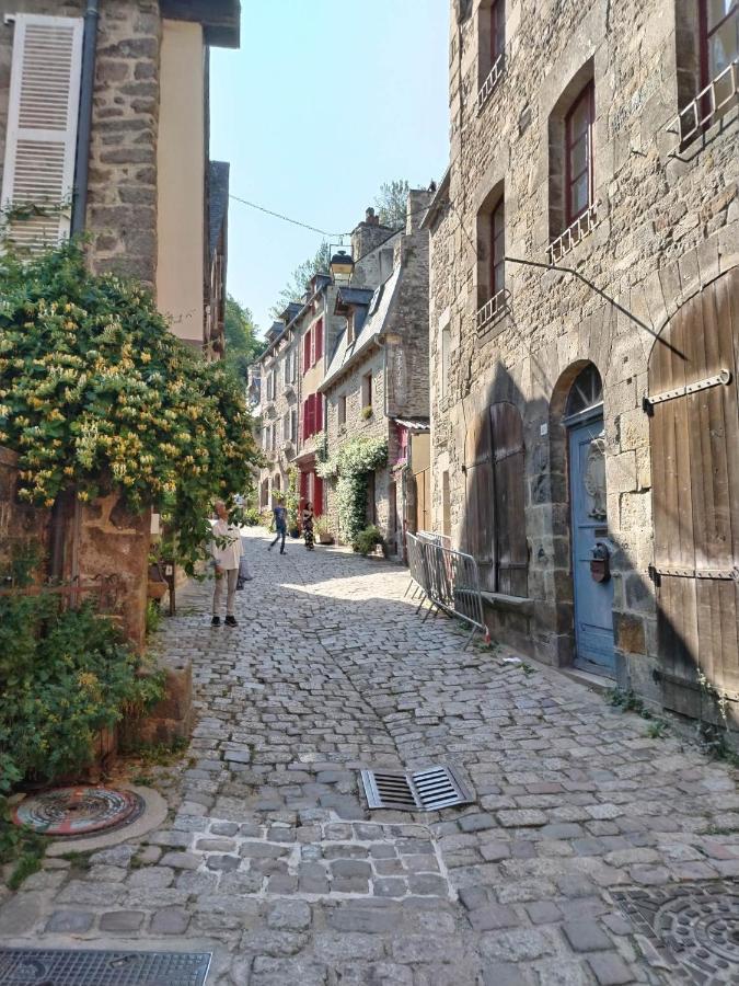 Chambre D'Hote Familiale De La Maison Bleue Lanvallay エクステリア 写真