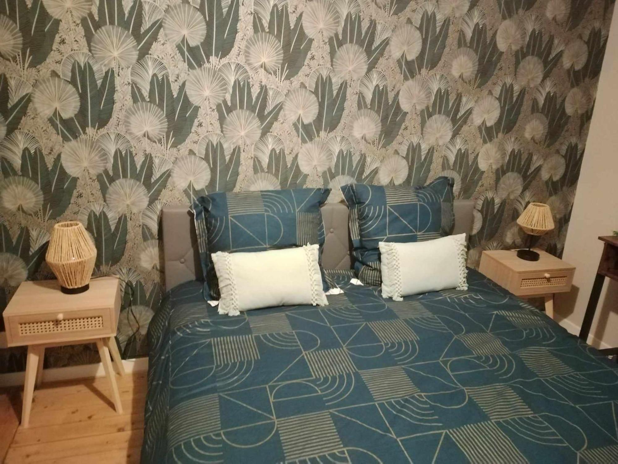 Chambre D'Hote Familiale De La Maison Bleue Lanvallay エクステリア 写真
