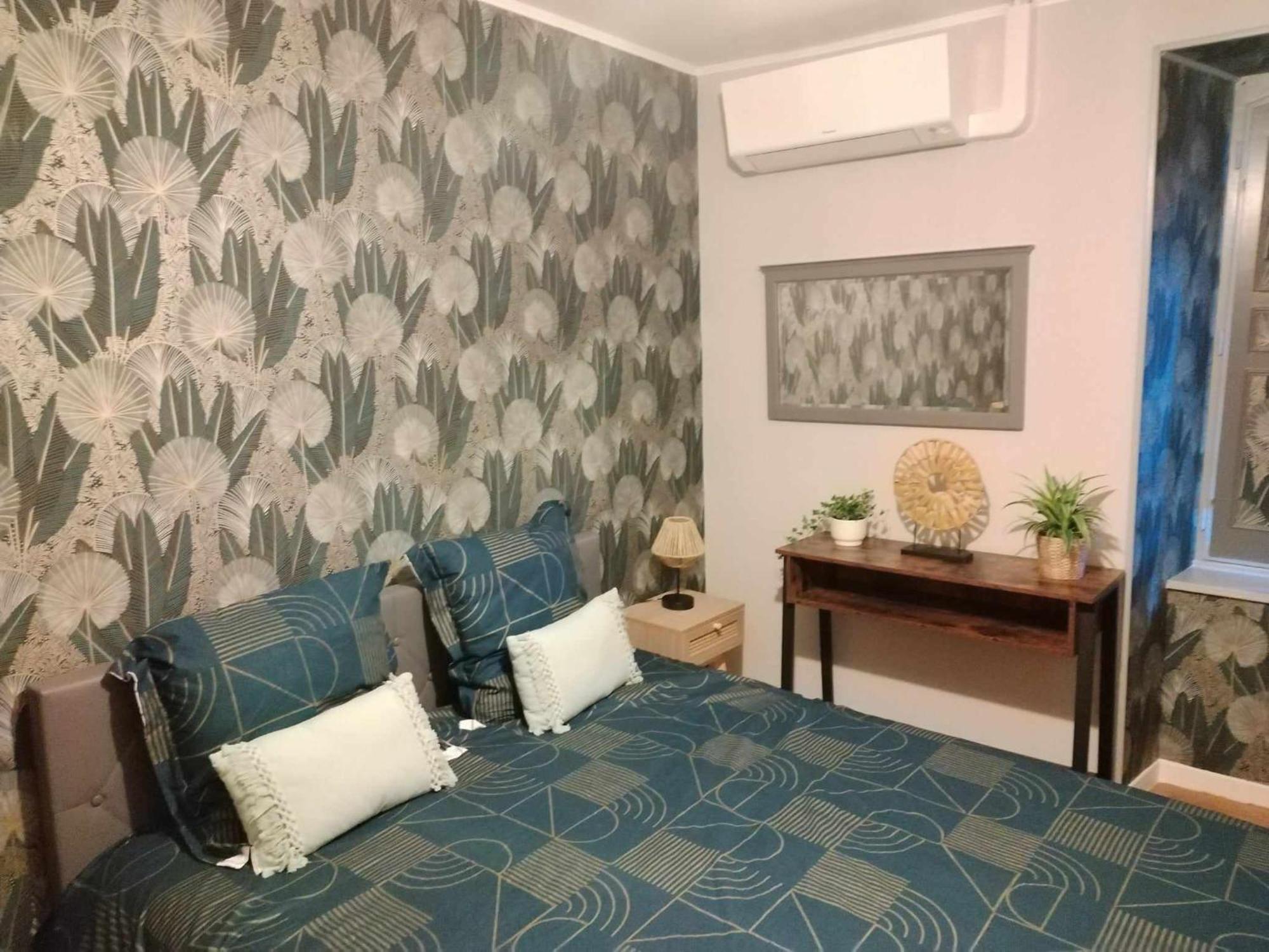 Chambre D'Hote Familiale De La Maison Bleue Lanvallay エクステリア 写真